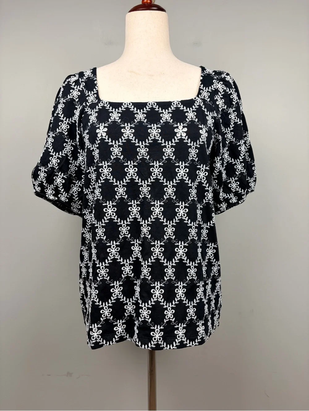 LOFT Black White Embroidered Eyelet Puff Sleeve Top Womens Large NWT Cotton